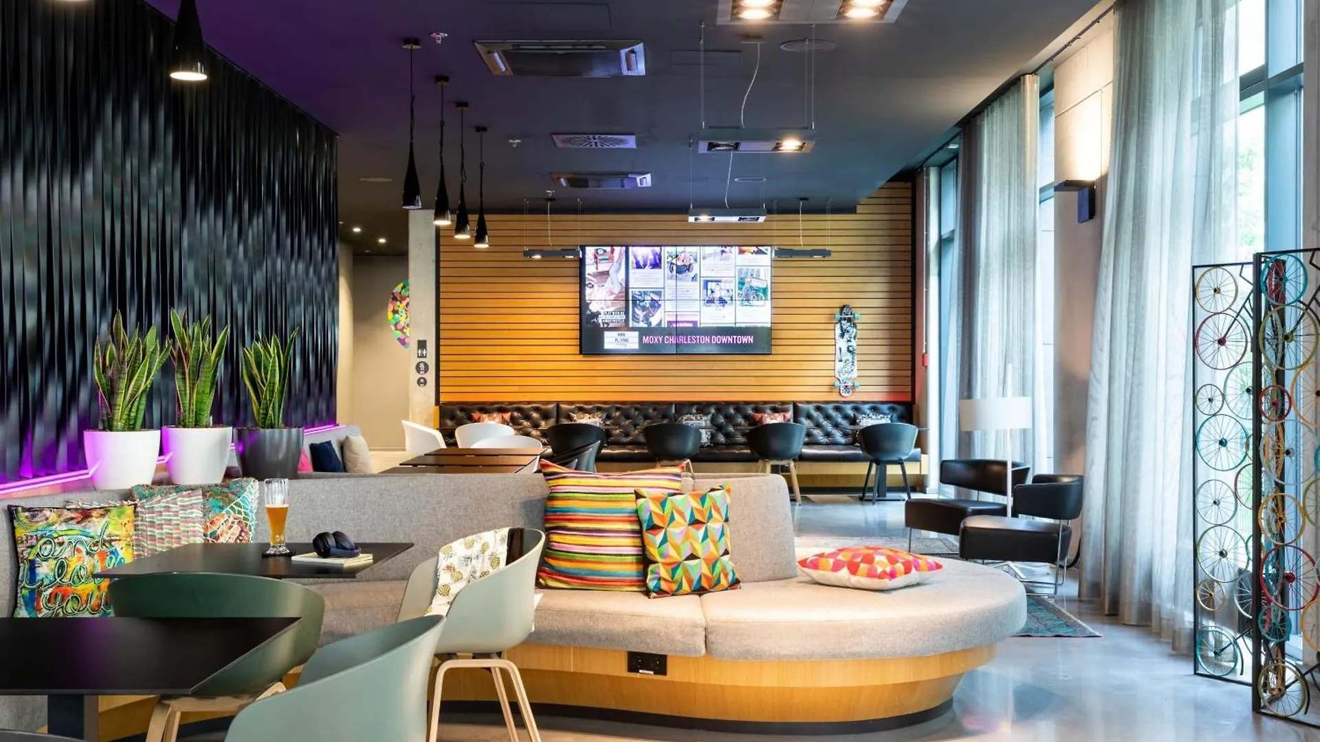 Moxy Frankfurt Airport Hotel Frankfurt am Main 4*,