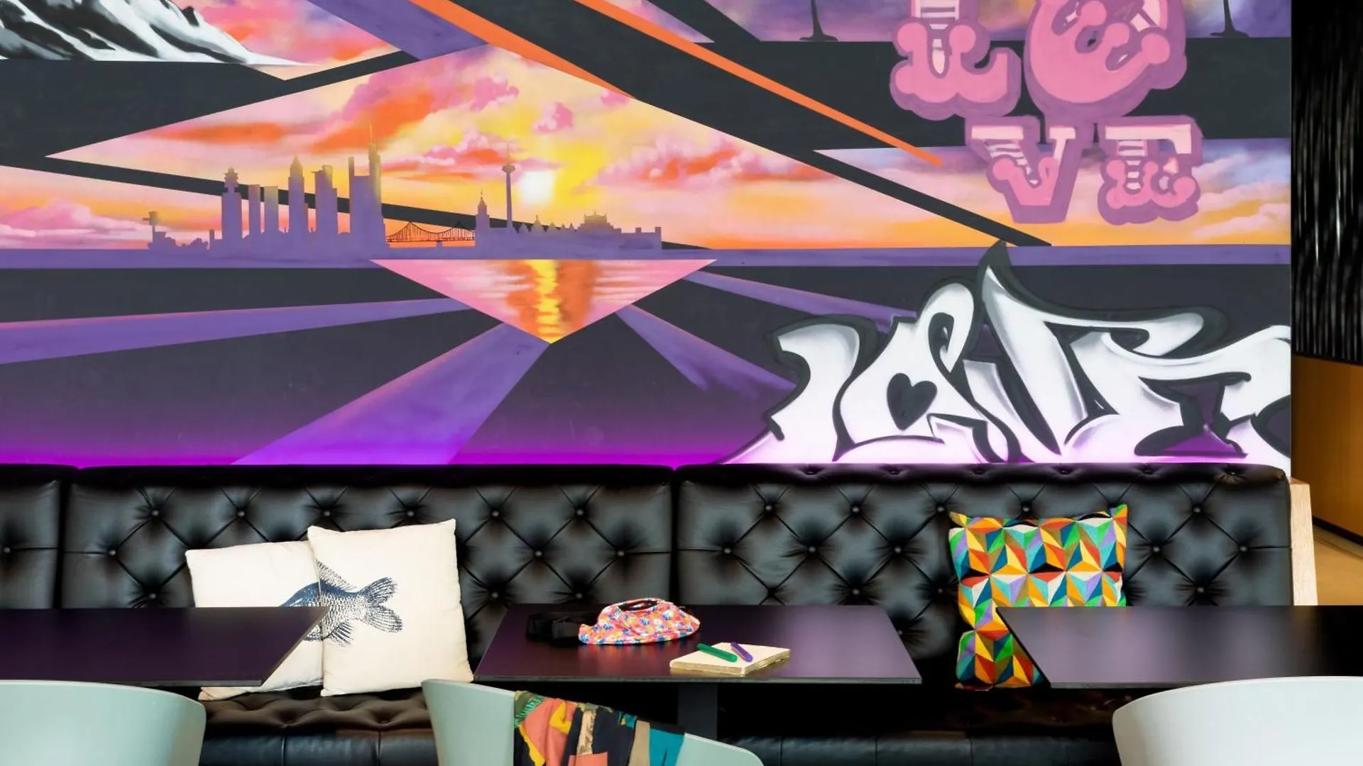 Moxy Frankfurt Airport Hotel Frankfurt am Main 4*,