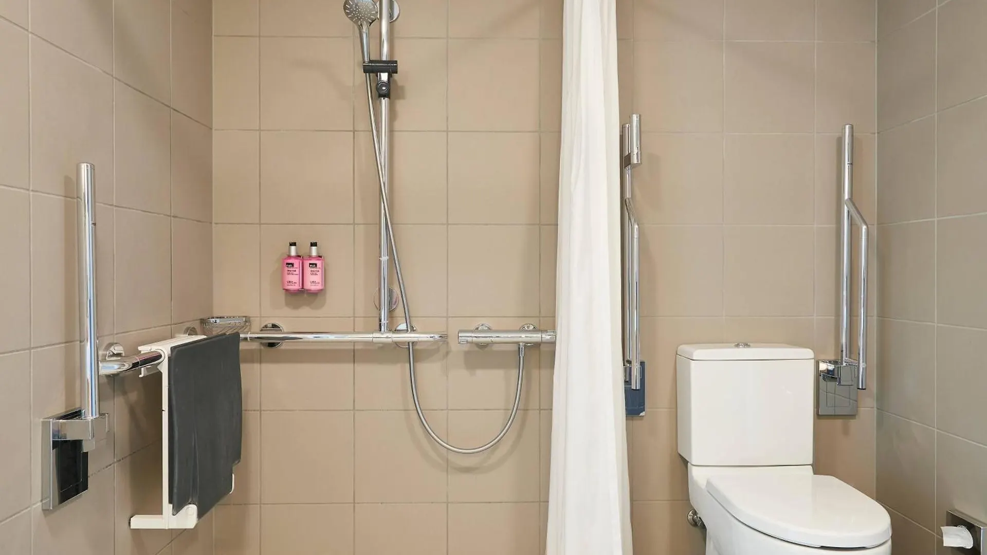 מלון פרנקפורט Moxy Frankfurt Airport